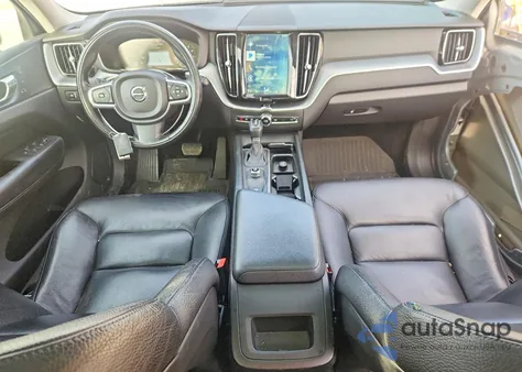 2018 Volvo Xc60 T6 Momentum z USA, uszkodzony, nr VIN YV4A22RK1J1095093